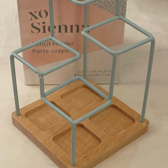 New in box, xo, Sienna Pencil Holder - Picture 2 of 5